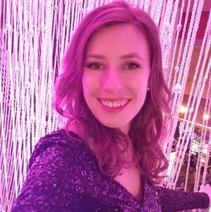 Meet your Posher, Larissa